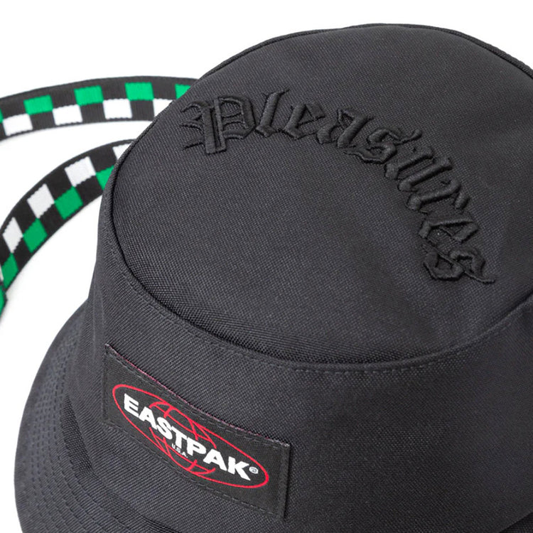 Eastpak x Pleasures Crossbody Embroidery Black - Cappello da Pescatore Nero EK0A5BH23J71 . EASTPAK 