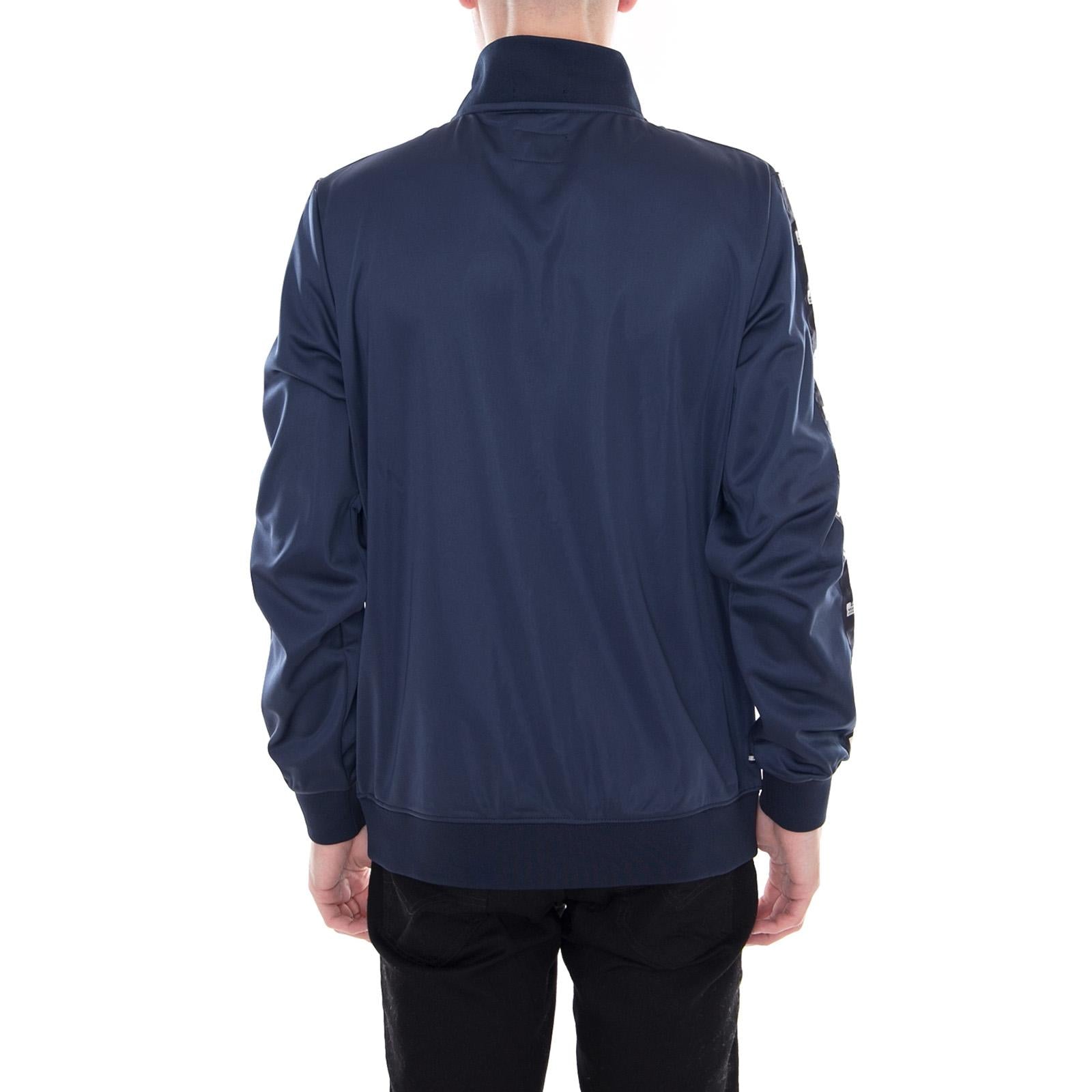  SPAW1802  WEEKEND OFFENDER 