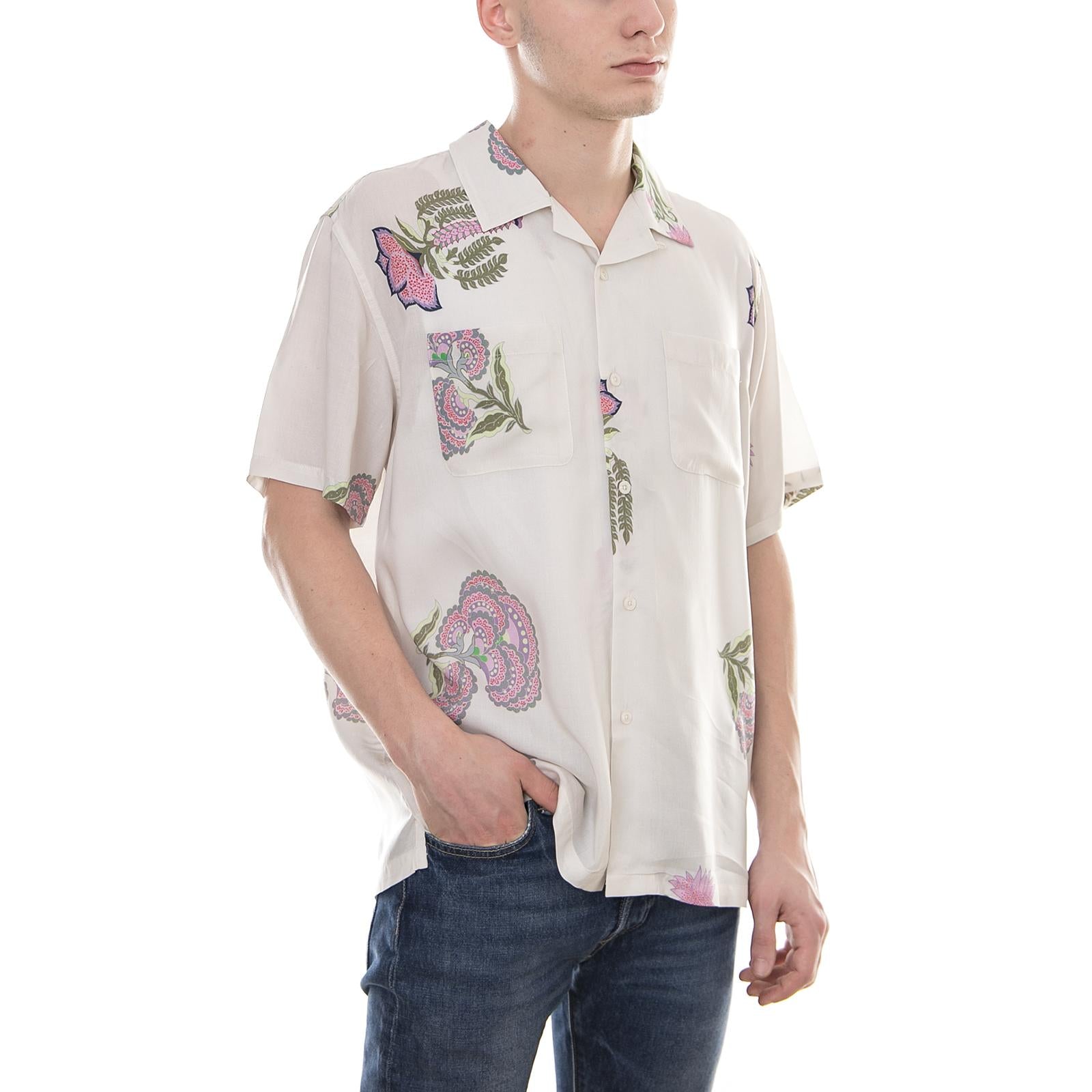  111987-WHIT . STUSSY 