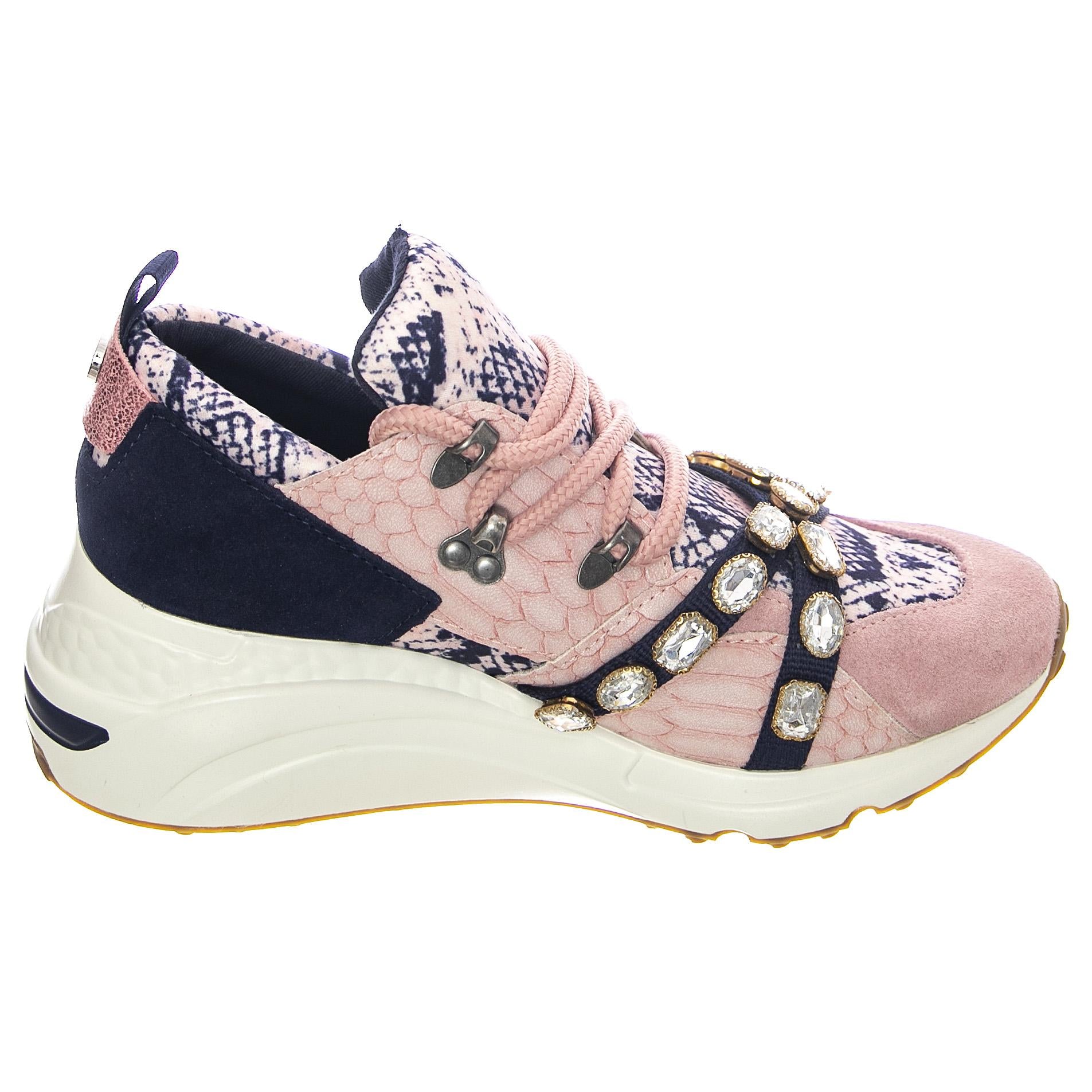  SMPCREDIT-BLSSNK  STEVE MADDEN 