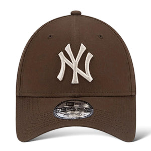 League Essential 9Forty New York Yankees Brown Hat - Cappellino con Visiera Marrone 60364455  NEW ERA 