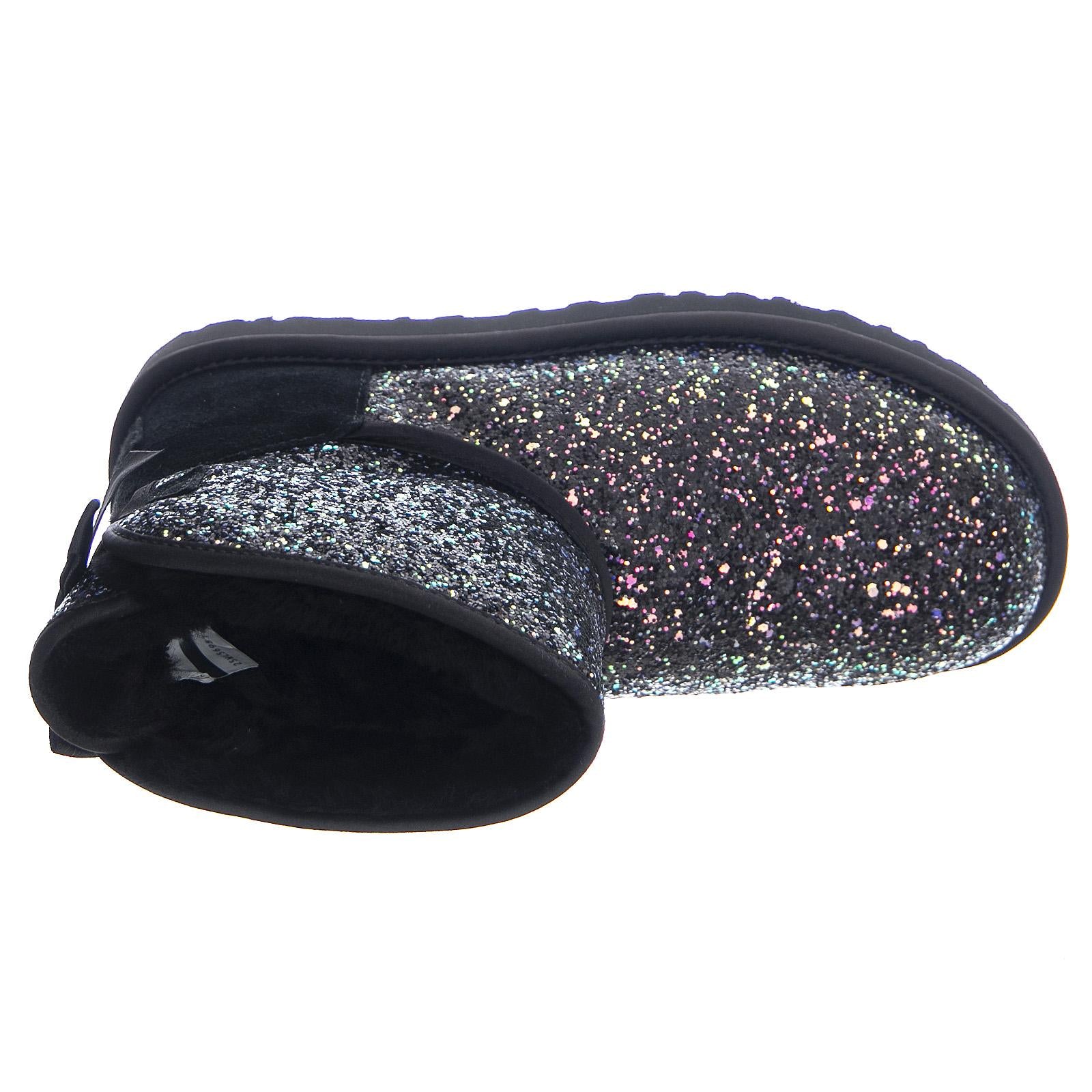  UGSCLMBOWCBK1107073W  UGG 