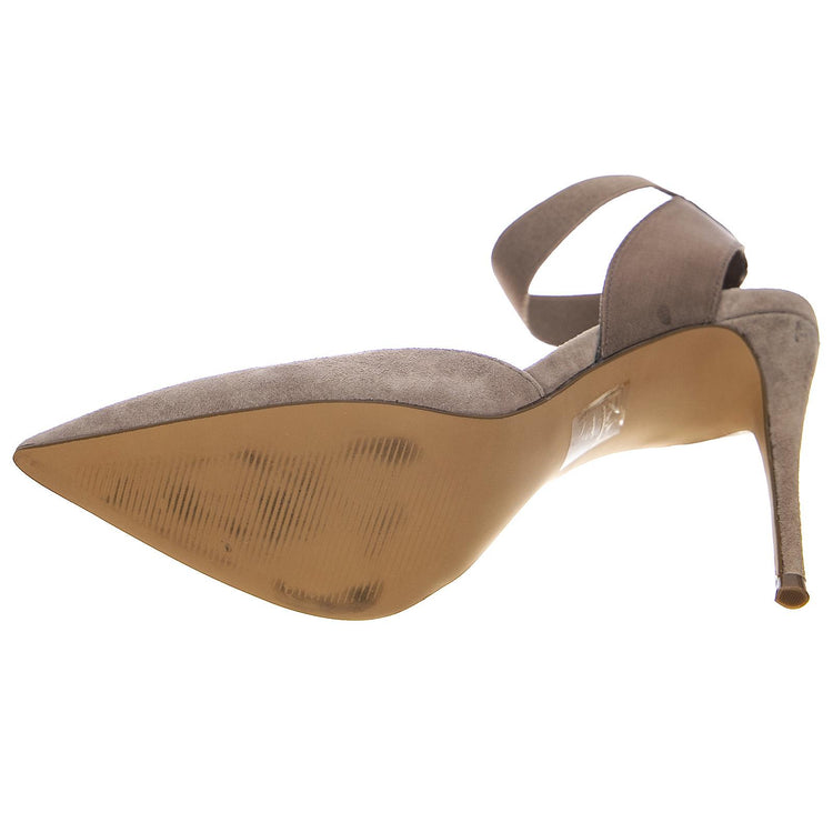  DION01S1  STEVE MADDEN 