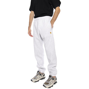 Chase Sweat Pant Ash Heather / Gold - Pantaloni in Felpa Uomo Grigi I033667.00JXX . CARHARTT WIP 